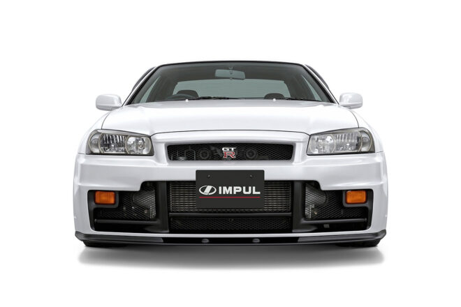 伝説の『GTバンパー』が現代に蘇る。IMPULからR34スカイラインGT-Rの新型フロントバンパーが登場