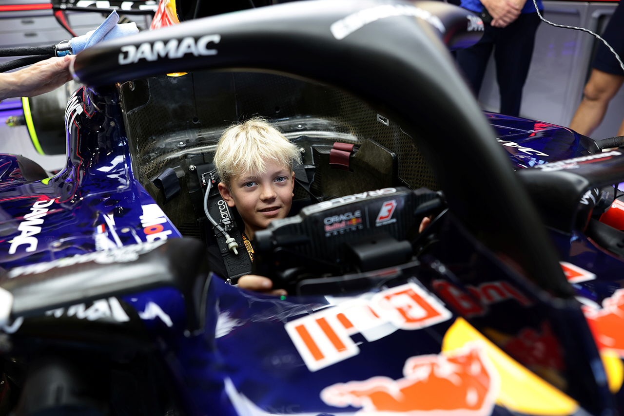 2026年F1第13戦イタリアGPでレッドブルの車両に座ったロビン・ライコネン