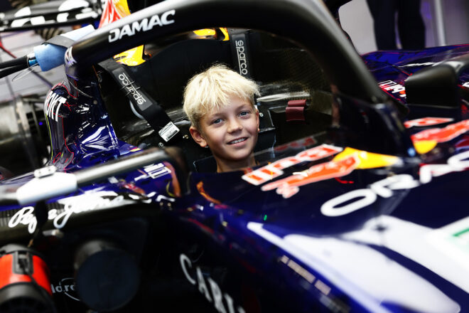 2026年F1第13戦イタリアGPでレッドブルの車両に座ったロビン・ライコネン