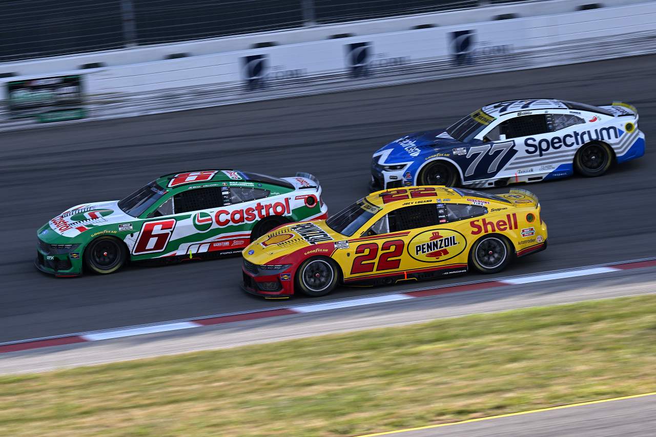 じつに51戦ぶりの長いトンネルを脱出。カイル・ラーソンが赤旗続発の最終13周を制圧／NASCAR第28戦