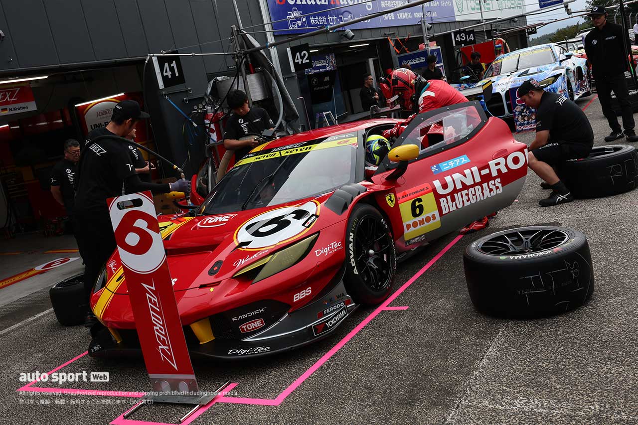 6号車UNI-ROBO BLUEGRASS FERRARI