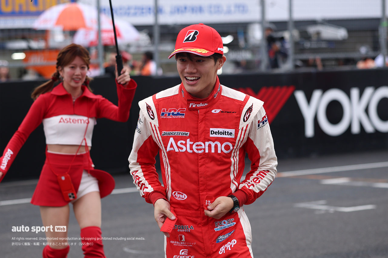 優勝を喜ぶ野村勇斗（Astemo HRC PRELUDE-GT）