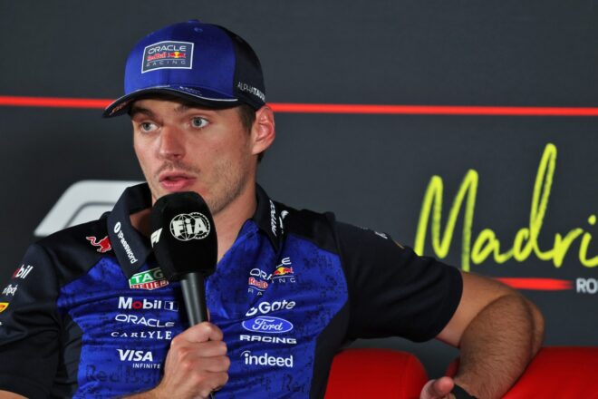 レース後のFIA記者会見に臨むマックス・フェルスタッペン