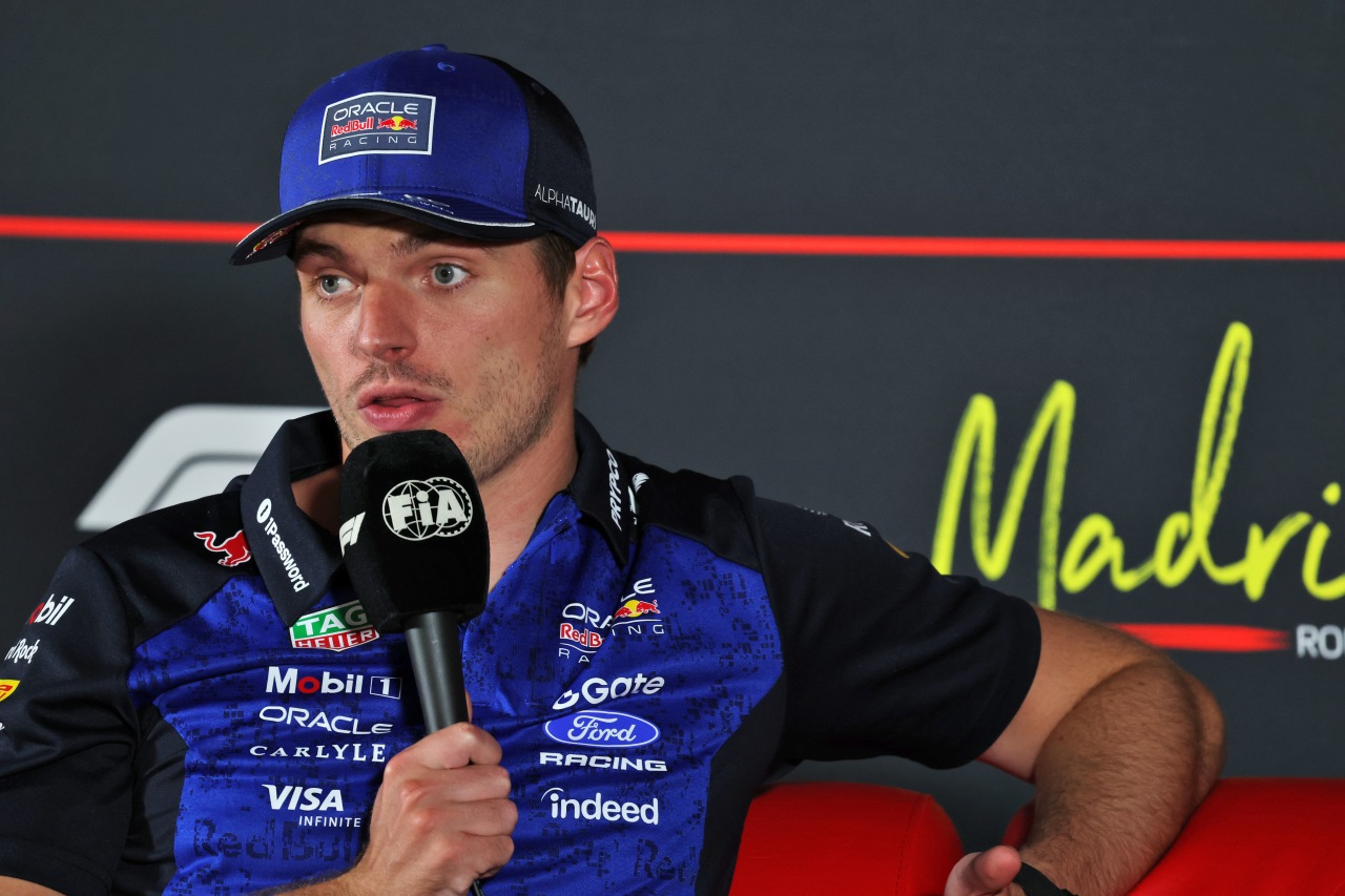 レース後のFIA記者会見に臨むマックス・フェルスタッペン