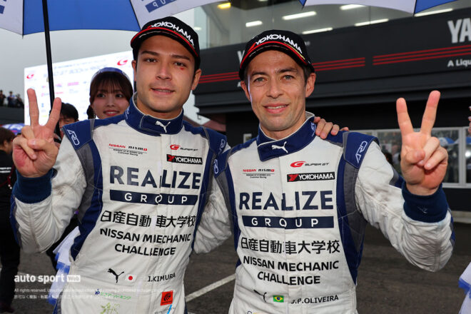 木村偉織と ジョアオ・パオロ・デ・オリベイラ（リアライズ日産メカニックチャレンジGT-R）