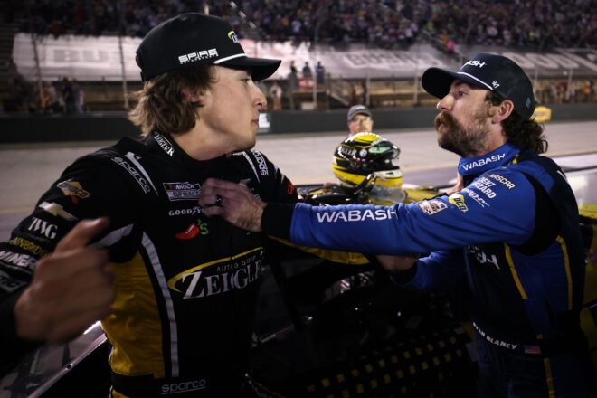 ロガーノ勝利も僚友ブレイニーが“キャラ外”の大爆発。ホセヴァーとの場外乱闘が勃発／NASCAR第29戦