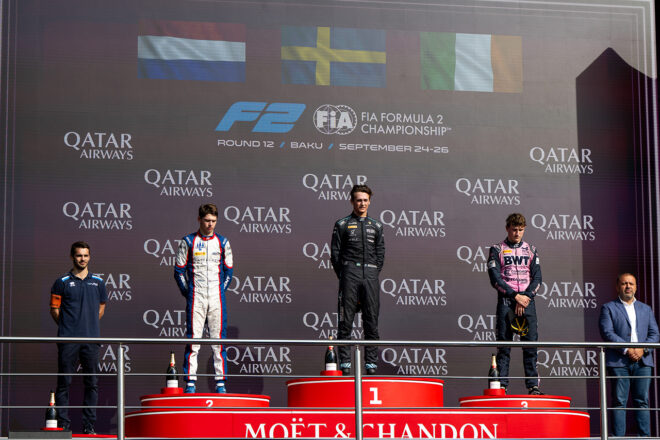 2026年FIA F2第12戦バクー スプリントレース表彰式／優勝はディーノ・ベガノビッチ（ダムス・ルーカスオイル／フェラーリ育成）