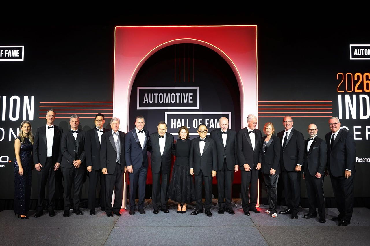 トヨタ自動車豊田章男会長が米国自動車殿堂の授賞式に出席「世界中の約40万人のトヨタ従業員のおかげ」