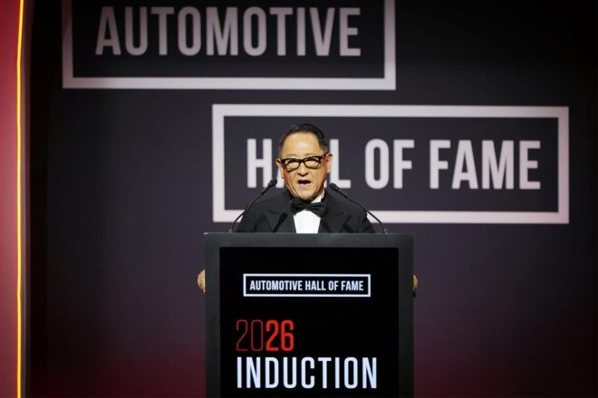 トヨタ自動車豊田章男会長が米国自動車殿堂の授賞式に出席「世界中の約40万人のトヨタ従業員のおかげ」