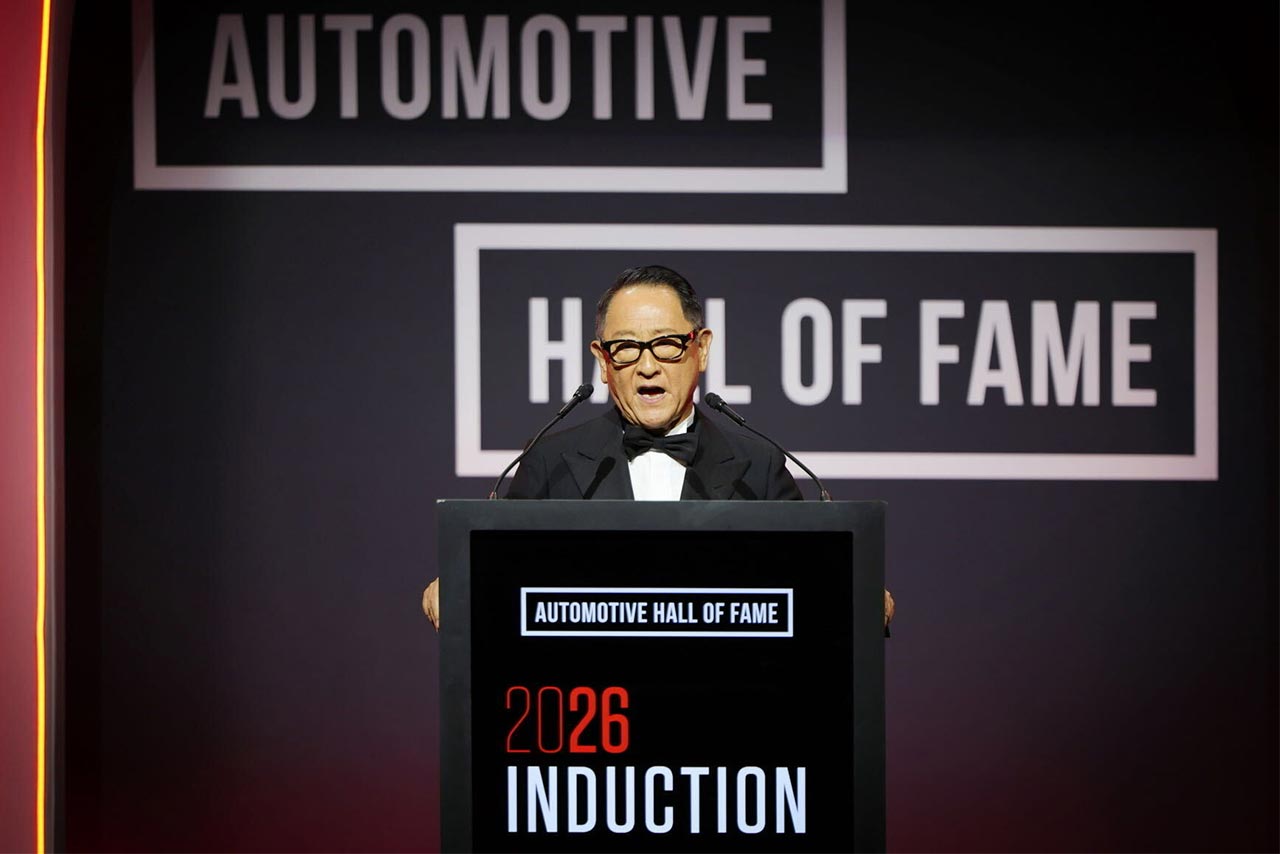 トヨタ自動車豊田章男会長が米国自動車殿堂の授賞式に出席「世界中の約40万人のトヨタ従業員のおかげ」