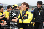 優勝を飾り喜びを分かち合う長島哲太（DUNLOP Racing Team with YAHAGI）／2026全日本ロード第6戦岡山 JSB1000