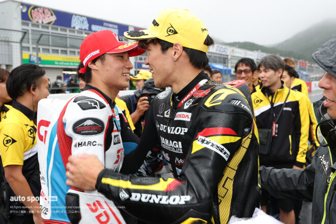 レース後に勝利を称え合う國井勇輝と長島哲太／2026全日本ロード第6戦岡山 JSB1000