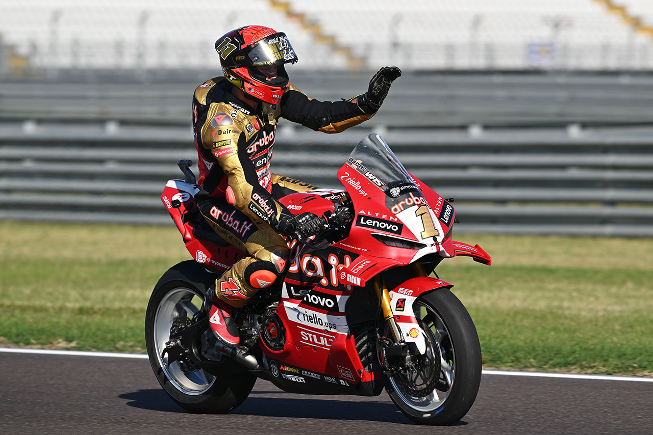 レースをリードするイケル・レクオーナ（Aruba.It Racing – Ducati）／SBK第10戦レース2
