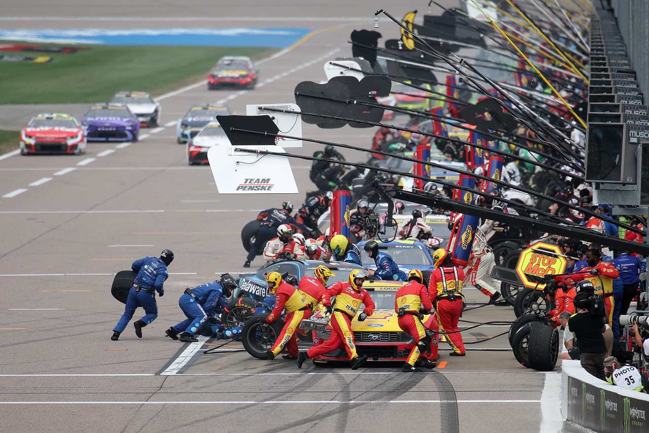 チェイスの主導権を完全掌握へ。絶好調カイル・ラーソンがポストシーズン2勝目／NASCAR第30戦