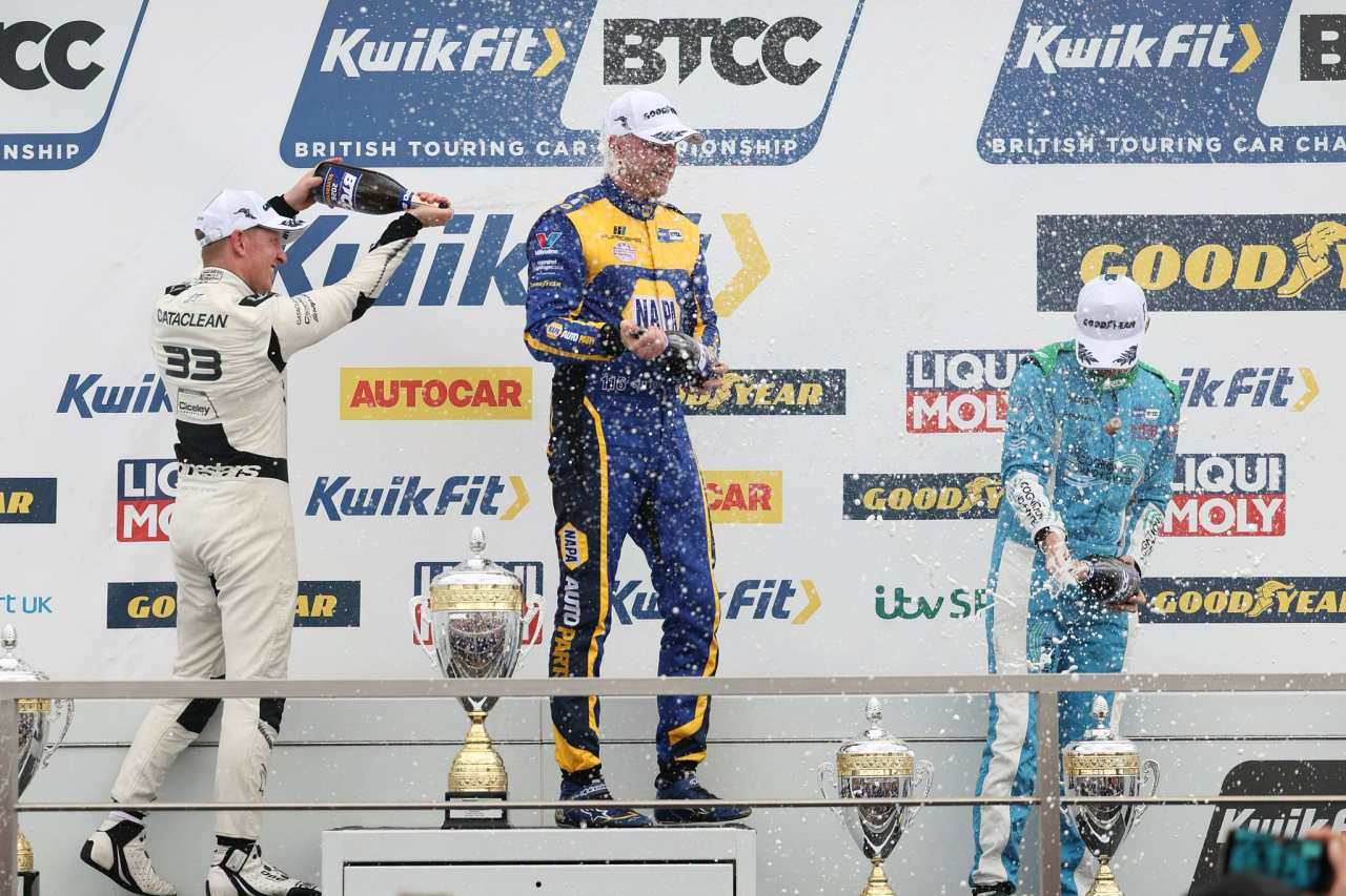 年間4レースを残した段階で、アシュリー・サットンが前人未到5度目のチャンピオンを獲得／BTCC第9戦