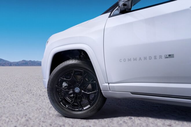 ジープの『コマンダー』にも創設85周年記念限定車『コンパス』には“Field Style Edition”を設定