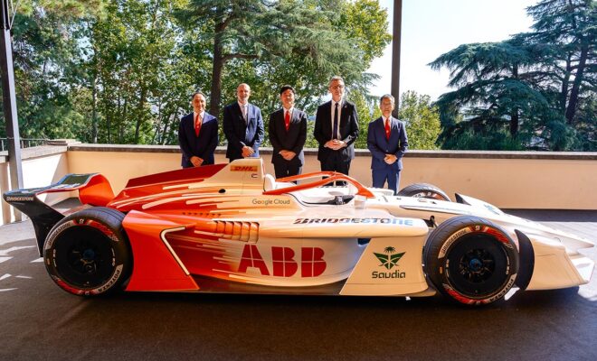 ブリヂストン、2026/27シーズンのフォーミュラEに向けポテンザブランドのタイヤをローマでお披露目