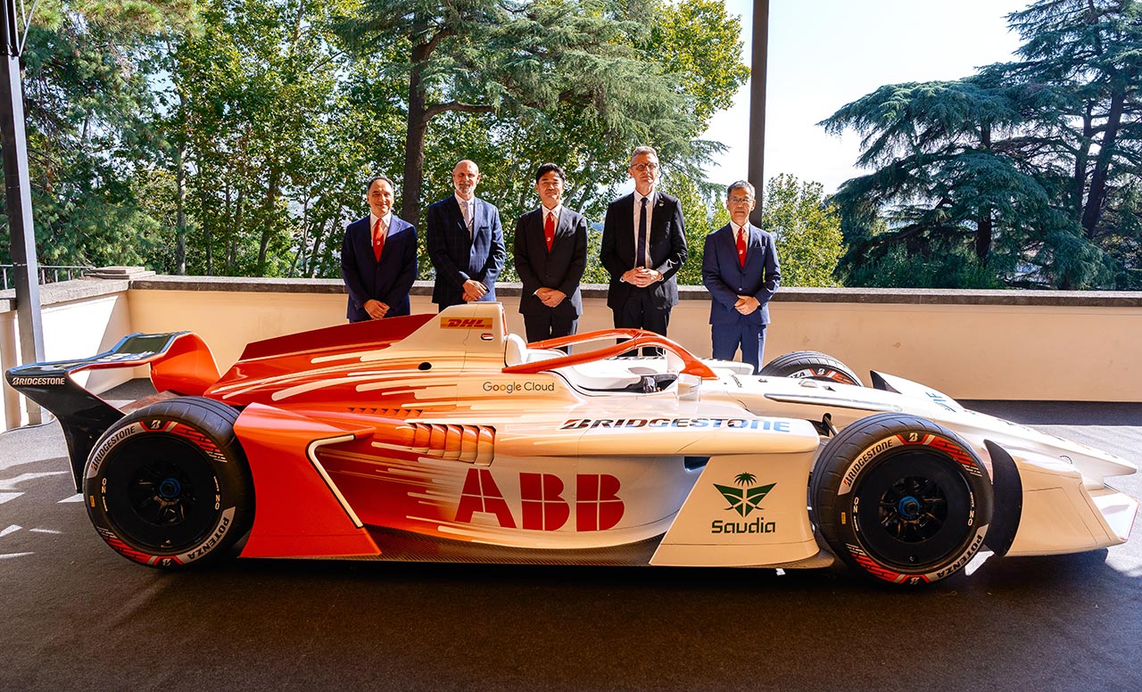 ブリヂストン、2026/27シーズンのフォーミュラEに向けポテンザブランドのタイヤをローマでお披露目