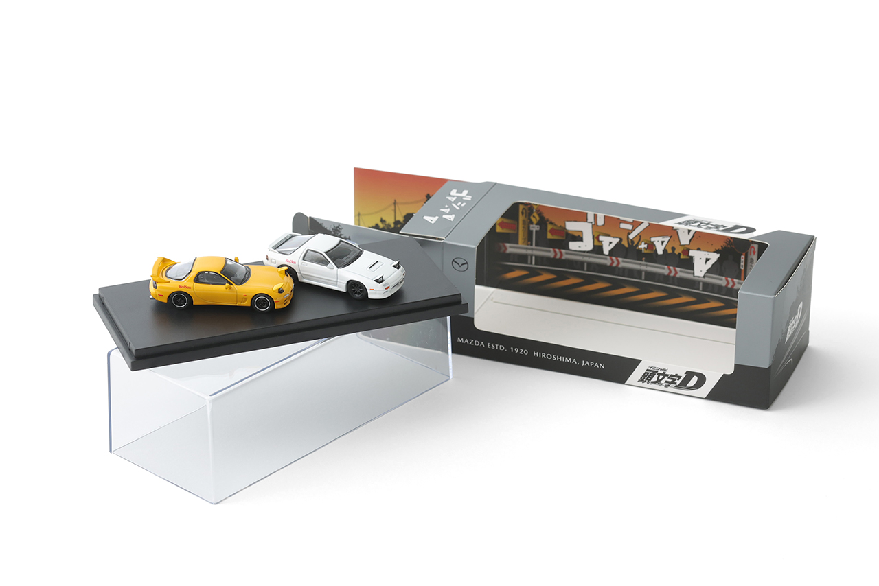 マツダと頭文字Dがコラボした『頭文字D RX-7（FC＆FD）モデルカー2台セット 1/64』