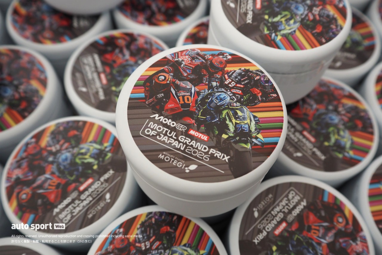 手のひらサイズの缶入りチョコレートを発見。日本グランプリ限定のお土産も見逃せません