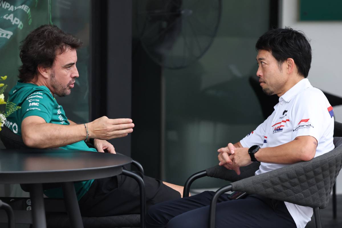 フェルナンド・アロンソ（アストンマーティン）＆ホンダ・レーシング（HRC）の折原伸太郎トラックサイド・ゼネラルマネージャー兼チーフエンジニア