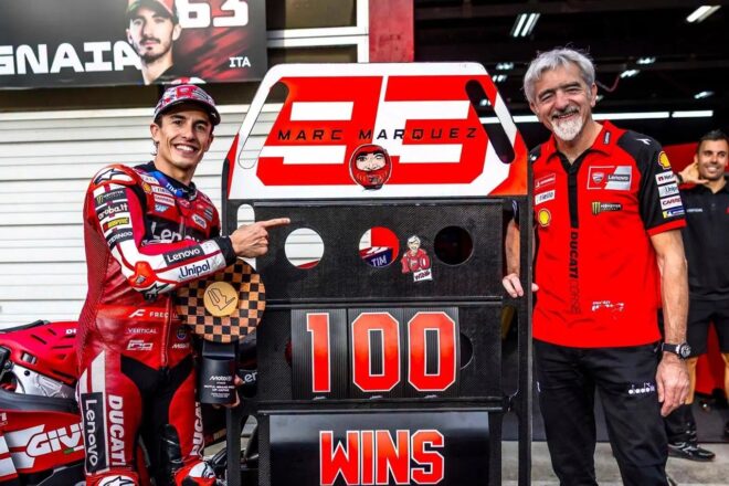第16戦日本GPで現体制下で通算100勝目を祝うマルク・マルケスとルイジ・ダッリーニャ