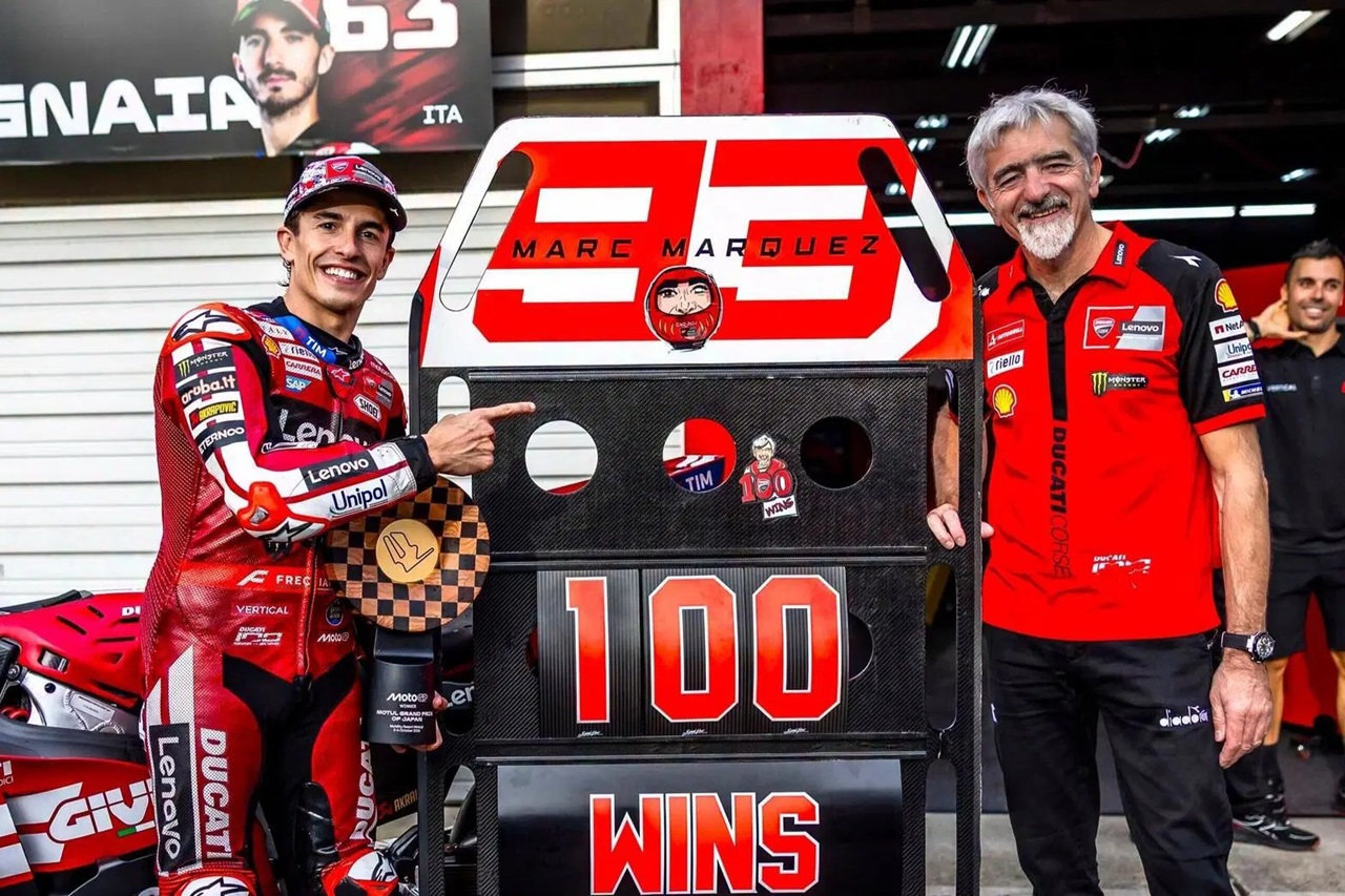 第16戦日本GPで現体制下で通算100勝目を祝うマルク・マルケスとルイジ・ダッリーニャ