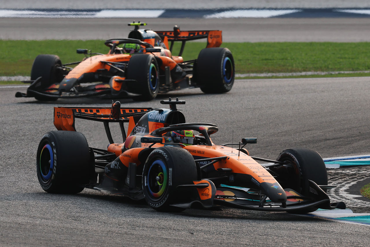 2026年F1第16戦バーレーンGP（マレーシア開催）　ランド・ノリスとオスカー・ピアストリ（マクラーレン）