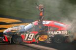 悔しい敗戦からわずか1週間。チェイス・ブリスコが選手権首位圧倒の今季2勝目／NASCAR第31戦