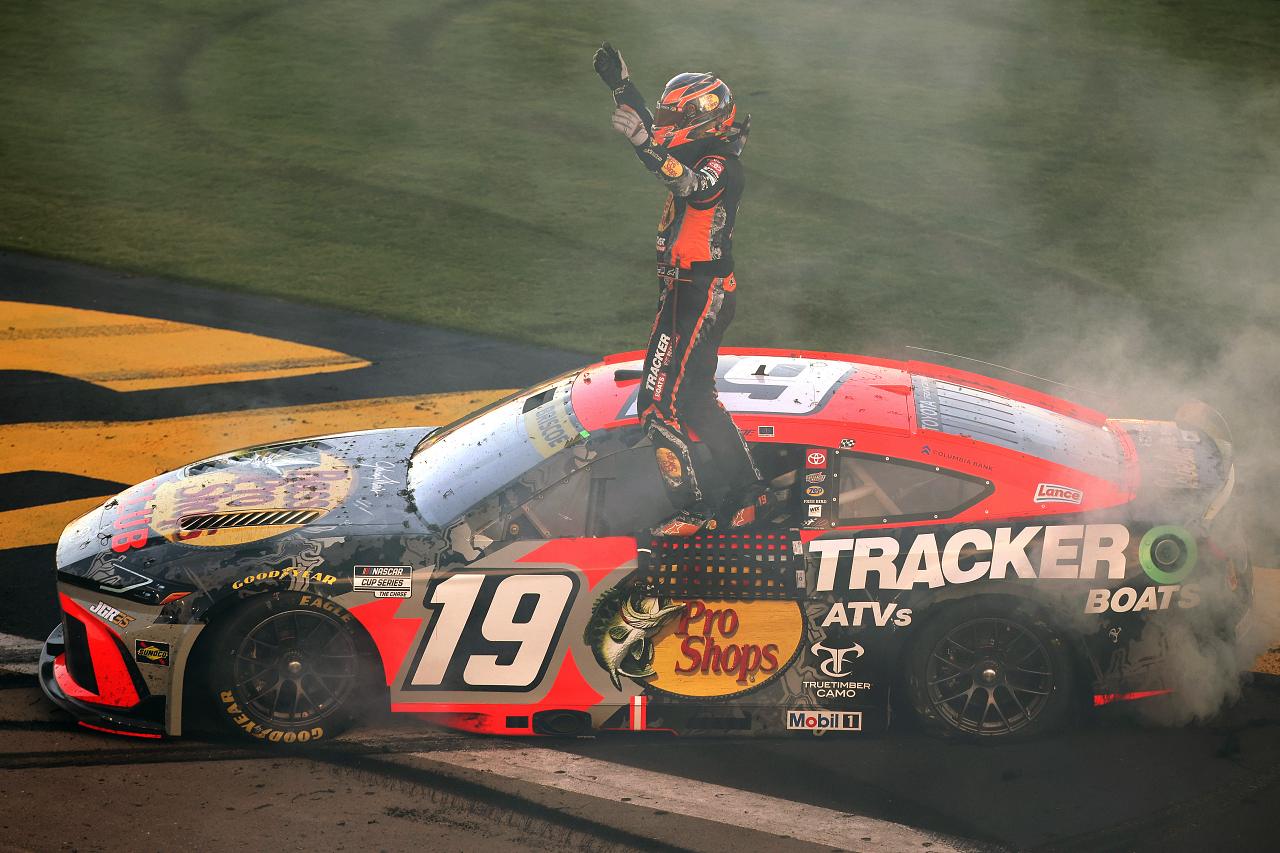 悔しい敗戦からわずか1週間。チェイス・ブリスコが選手権首位圧倒の今季2勝目／NASCAR第31戦