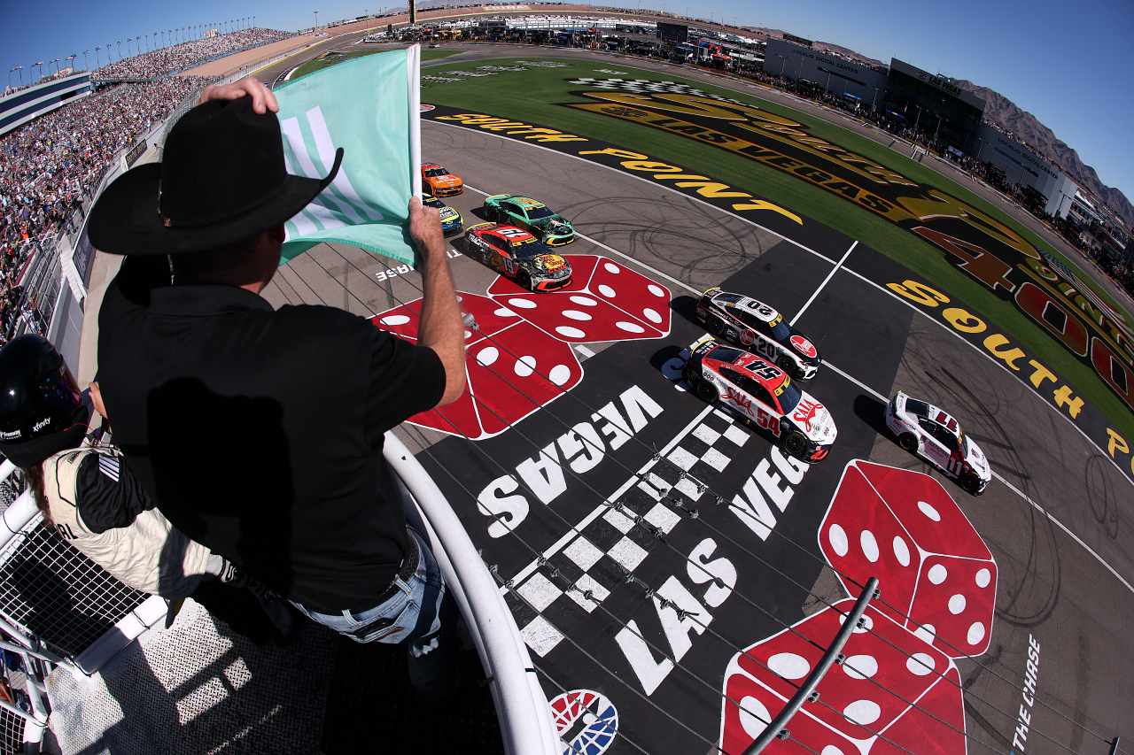 悔しい敗戦からわずか1週間。チェイス・ブリスコが選手権首位圧倒の今季2勝目／NASCAR第31戦