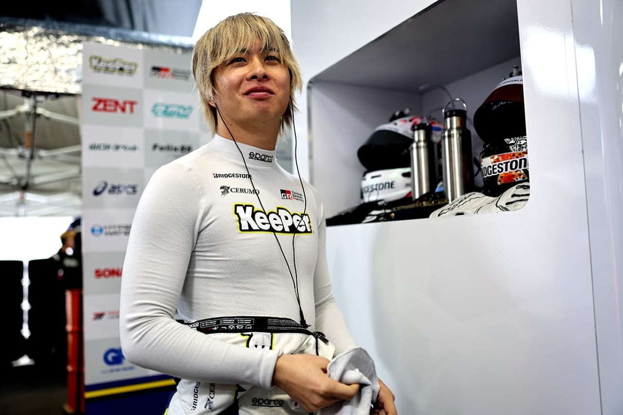 タイヤのロックは絶対NG！ 大湯都史樹が教えるウエット路面の攻略法【新人スタッフ・マナの動画＆SNSウォッチング】