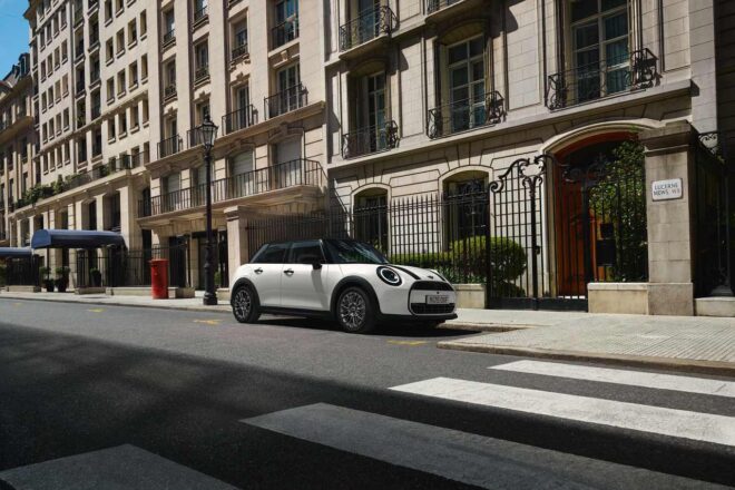『MINI』の3＆5ドアに伝統のデザインを現代的に解釈した特別仕様車“SLOANE STREET EDITION”が登場