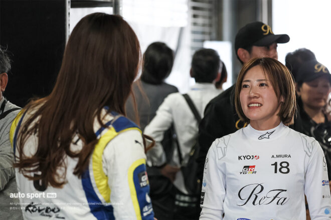 松井沙麗（KeePer KONDO RACING）と三浦愛（Team Refa with AIWIN）