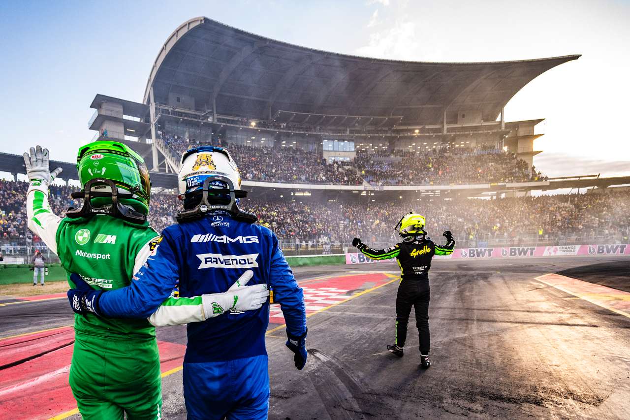 【WEEKLY ROUND UP】ARA最終戦でカローラRC2が大逆転王座に／ポルシェ使いが2度目のDTMタイトル獲得