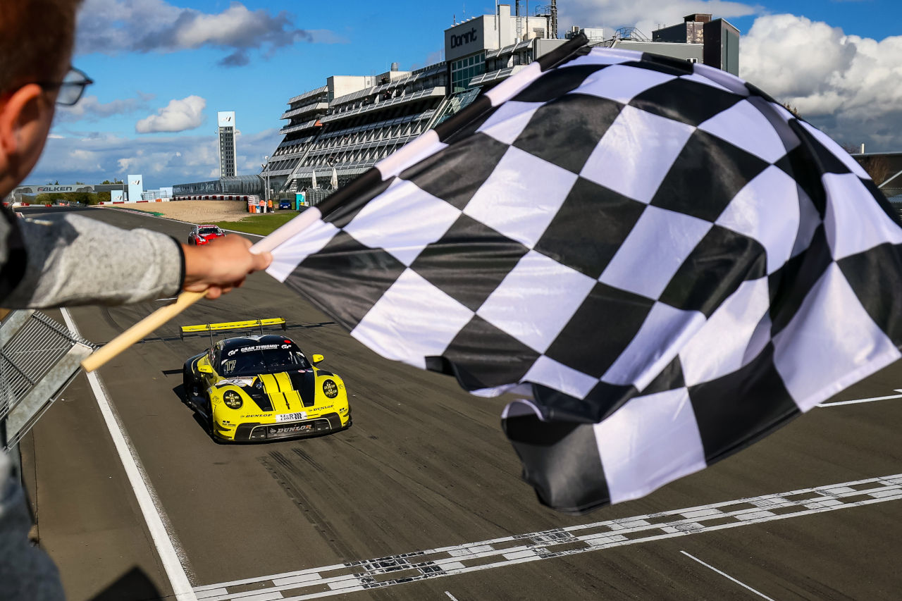 ポルシェが1-2でニュル耐久最終戦を締めくくる。SP9タイトルはシューベルトBMW、日本勢は明暗別れる