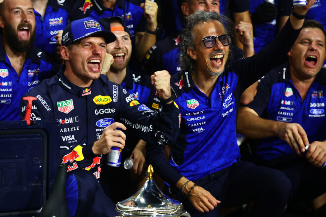 今季初優勝を挙げたマックス・フェルスタッペン（レッドブル）とローラン・メキース代表