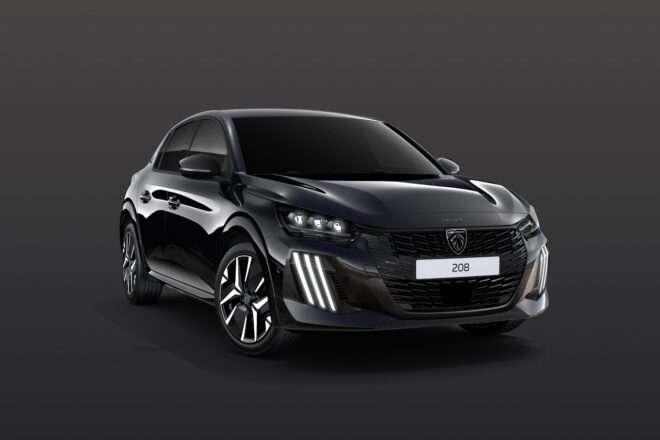 プジョーの『208』に初採用カラーの限定車“Black Edition”が登場。上質なシート素材と快適装備も