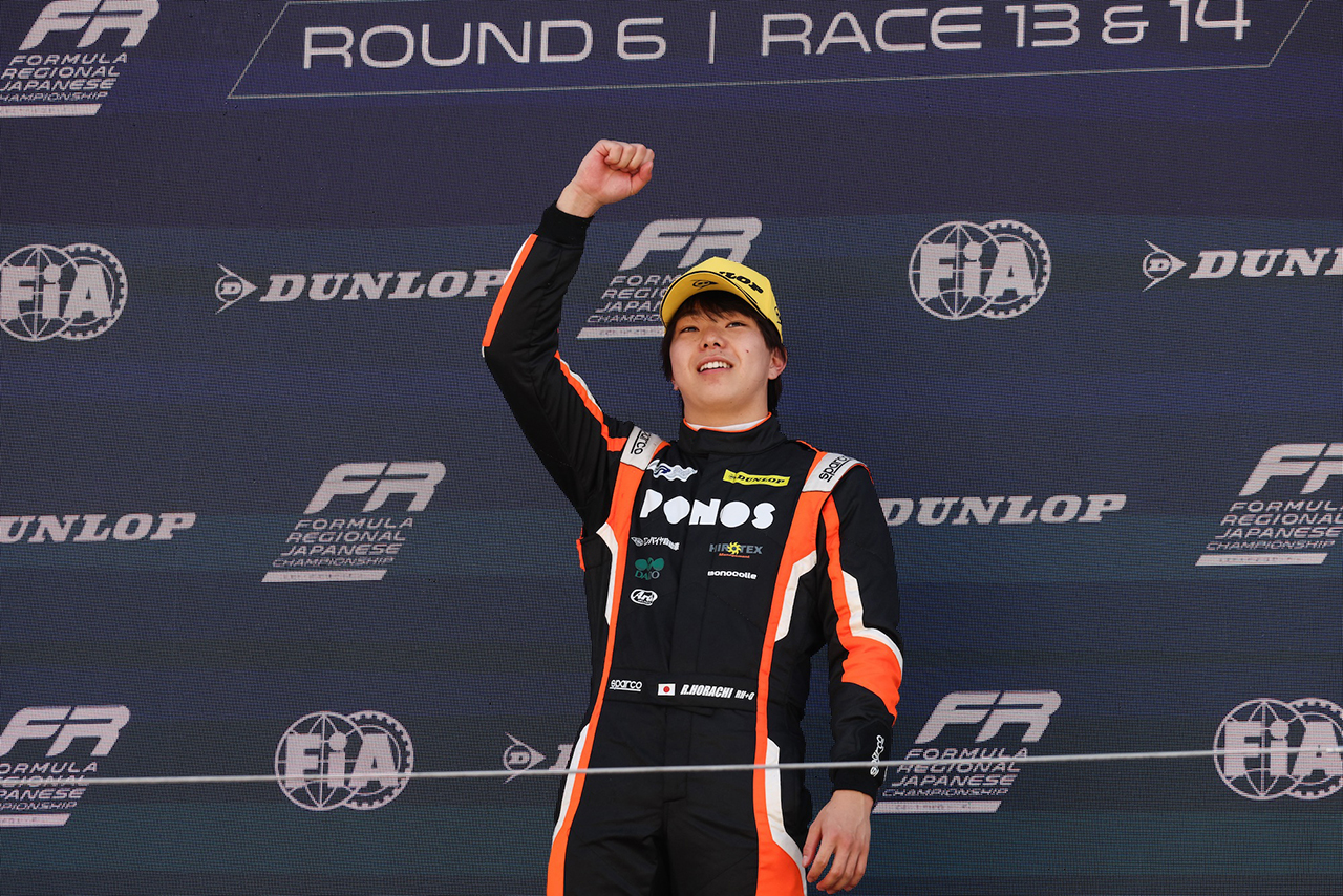 優勝を飾った洞地遼大（PONOS RACING F111/3）