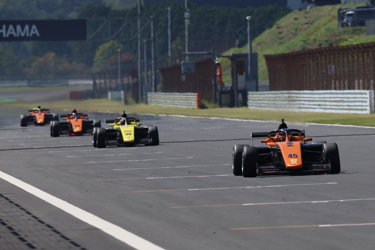 洞地遼大（PONOS RACING F111/3）