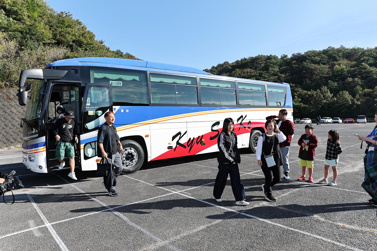 GTエントラント協会が主催し令和8年熊本地震の被災地の家族をスーパーGT第7戦オートポリスに招待。レースを楽しむ