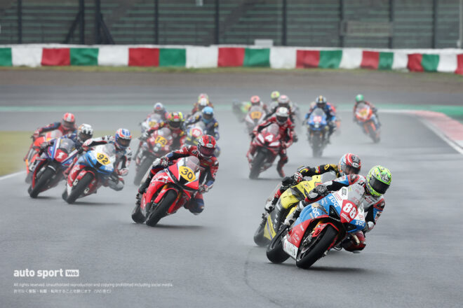 水野涼（SDG DUCATI Team KAGAYAMA）がトップを奪い返した様子／2026全日本ロード第7戦鈴鹿 JSB1000 レース1