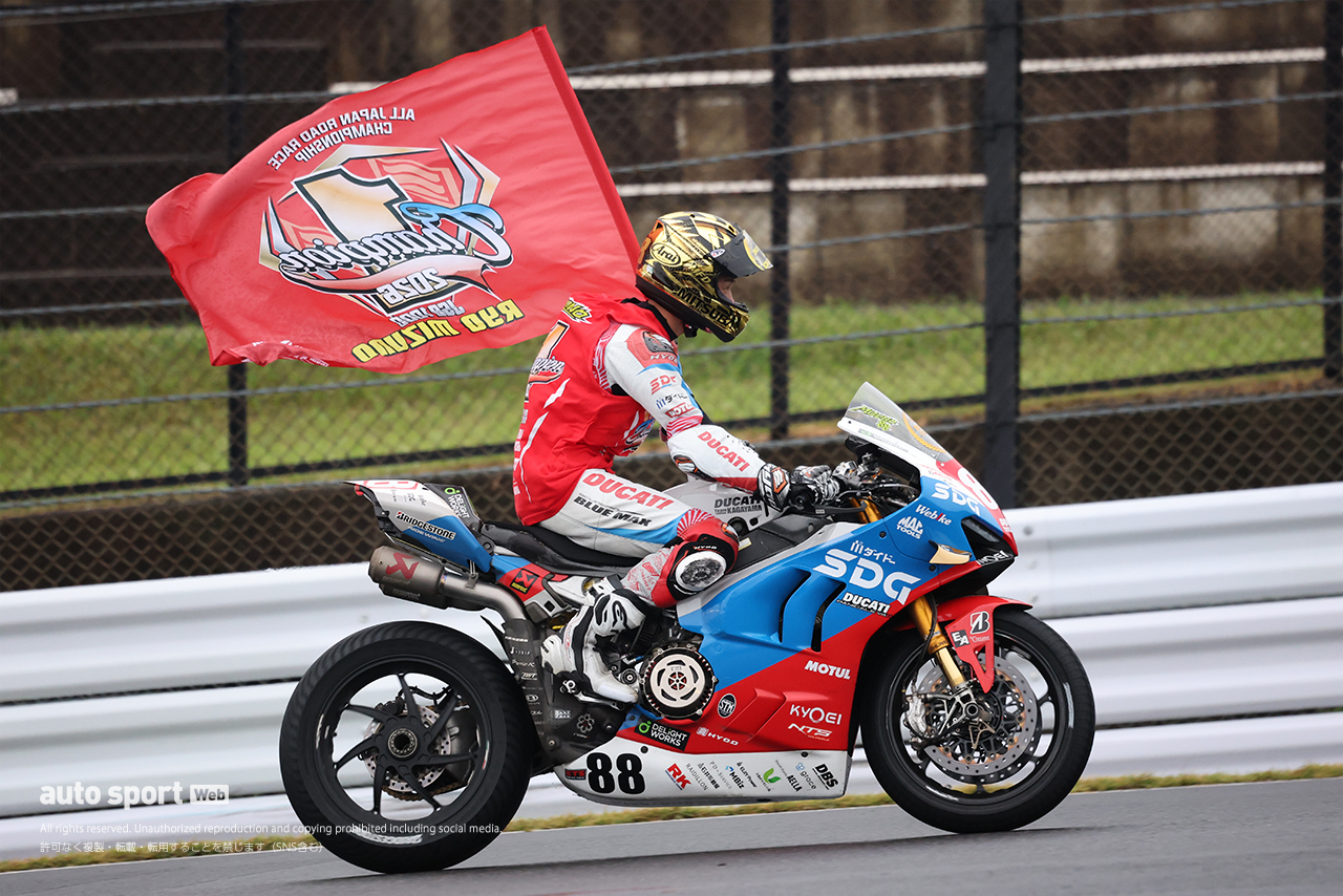 シリーズチャンピオンに輝いたSDG DUCATI Team KAGAYAMA／2026全日本ロード第7戦鈴鹿 JSB1000 レース1