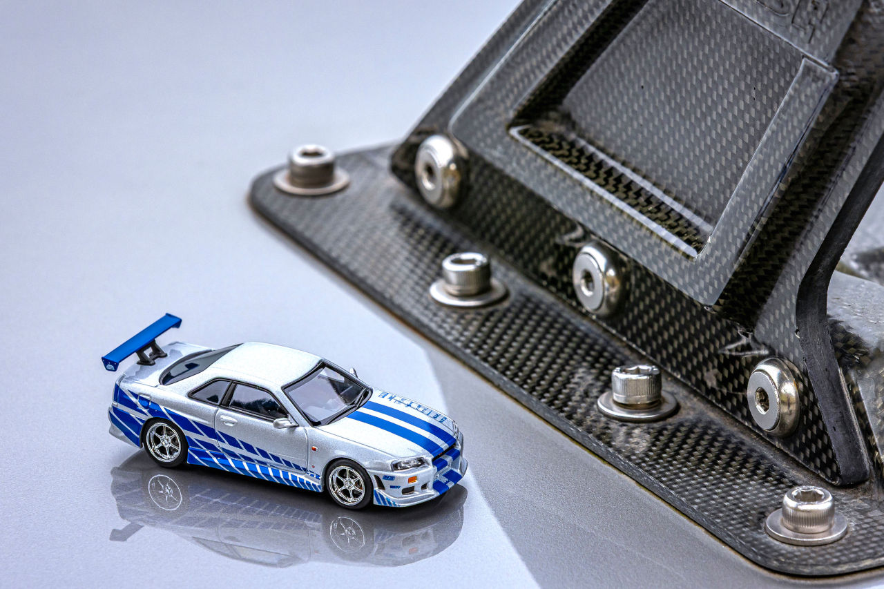 『ワイルド・スピード』のR34スカイラインGT-Rが京商ミニカー＆ブックに登場。10月30日からファミリーマートで発売