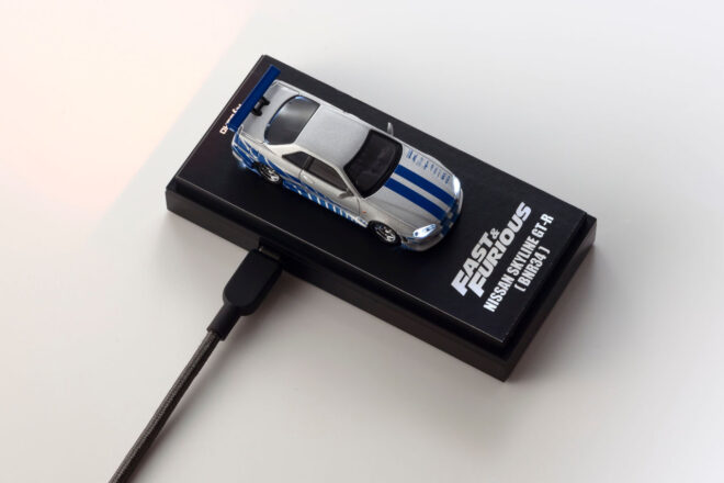 『ワイルド・スピード』のR34スカイラインGT-Rが京商ミニカー＆ブックで登場。10月30日からファミリーマートで発売開始