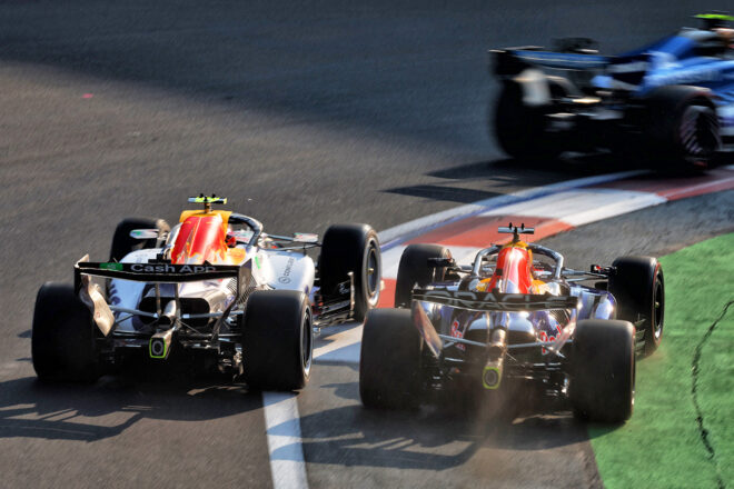 FP2で接触する直前のマックス・フェルスタッペン（レッドブル）とリアム・ローソン（レーシングブルズ）
